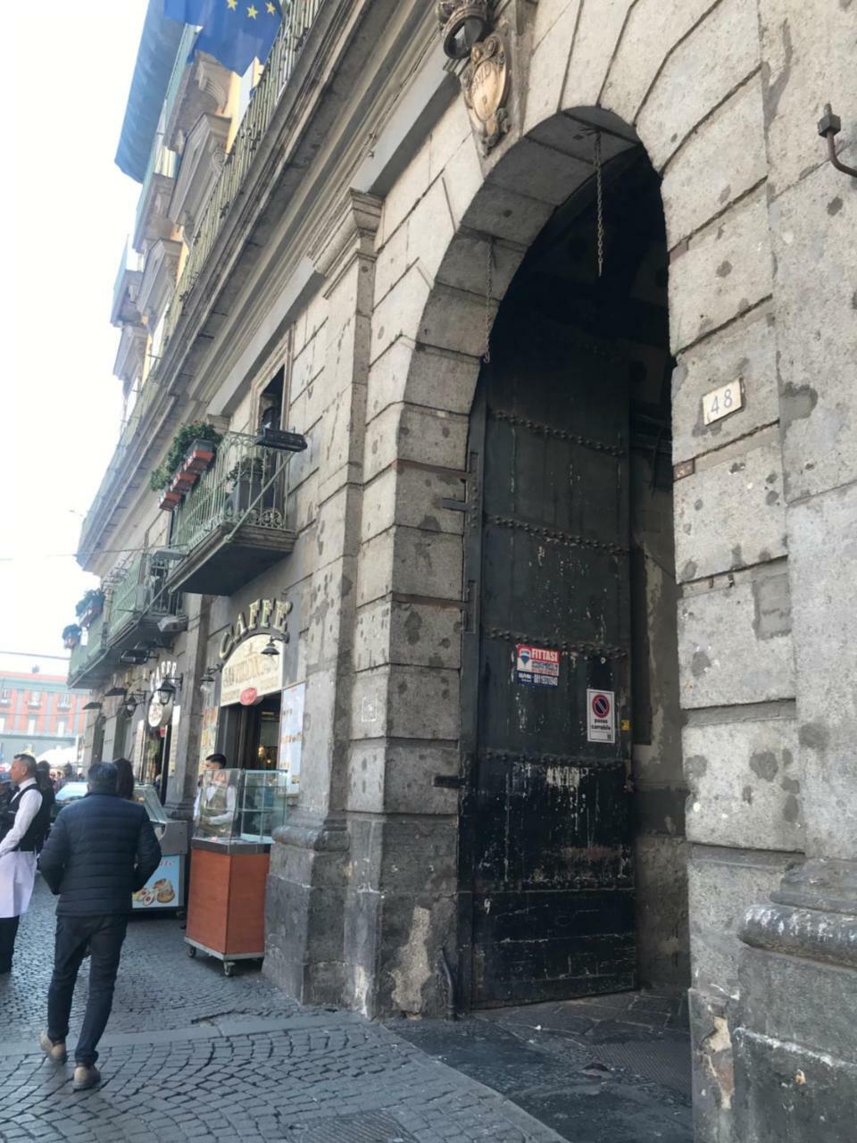 Domus Zapata Hotel Napels Buitenkant foto